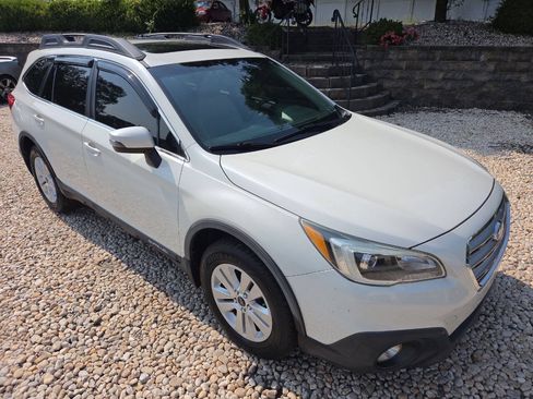 Used 2015 Subaru Outback 2.5i Premium AWD/4WD image 9