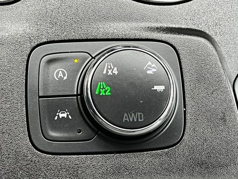 Used 2023 Chevrolet Traverse LT image 28