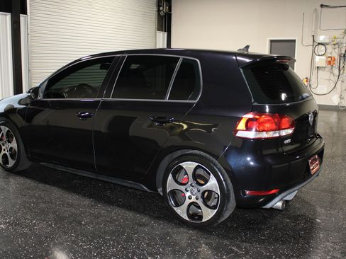 Used 2011 Volkswagen Golf 4-Door FWD image 5