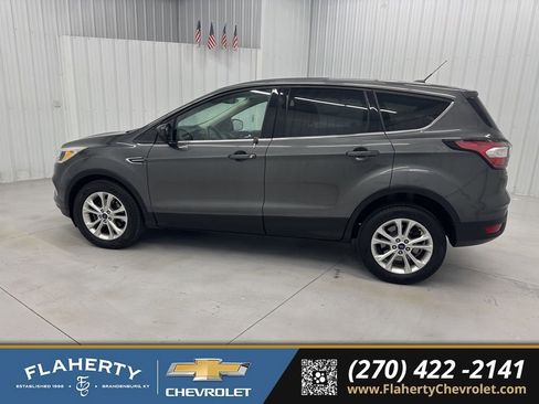 Used 2017 Ford Escape SE image 6