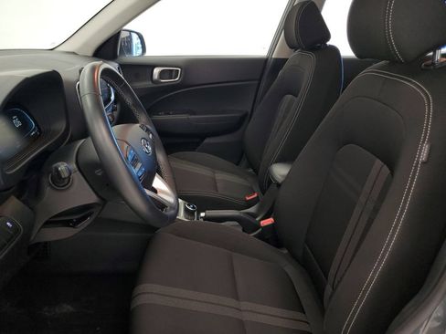 Used 2025 Hyundai Venue SEL FWD image 12