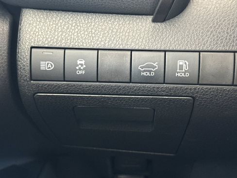 Used 2020 Toyota Camry LE FWD image 34