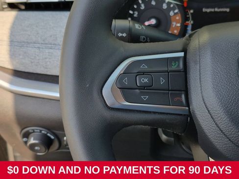 Used 2025 Jeep Compass Latitude AWD/4WD image 18