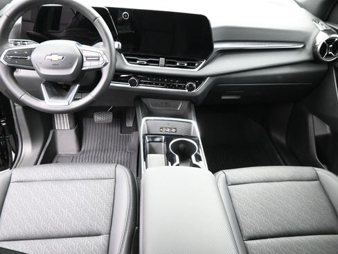 Used 2025 Chevrolet Equinox LT w/ Convenience Package II image 16