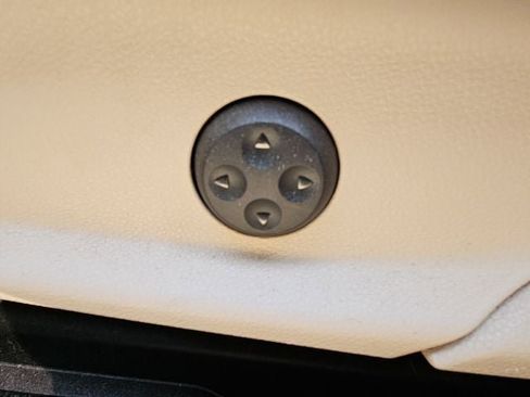 Used 2019 Mercedes-Benz GLC 300 w/ Premium Package image 17