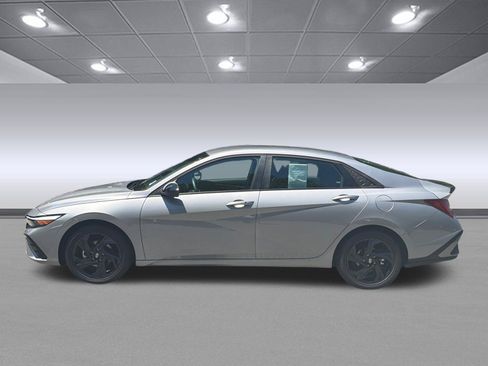 Certified 2026 Hyundai Elantra SEL FWD image 10