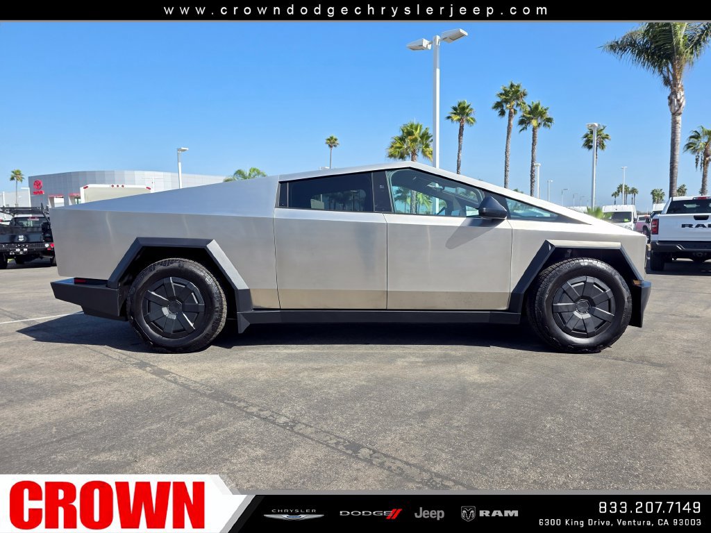 Used 2024 Tesla Cybertruck AWD Crew Cab image 8