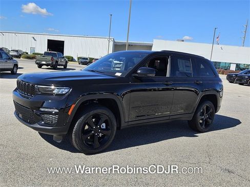 New 2025 Jeep Grand Cherokee Limited w/ Luxury Tech Group II image 3