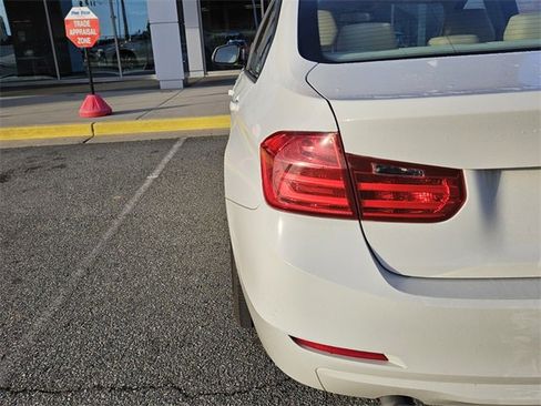 Used 2014 BMW 320i Sedan image 15