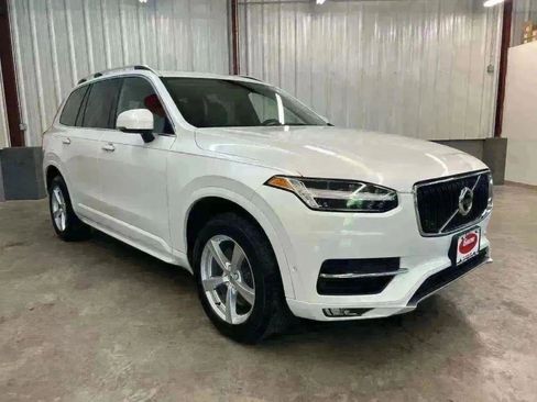 Used 2017 Volvo XC90 T5 Momentum w/ Vision Package image 9