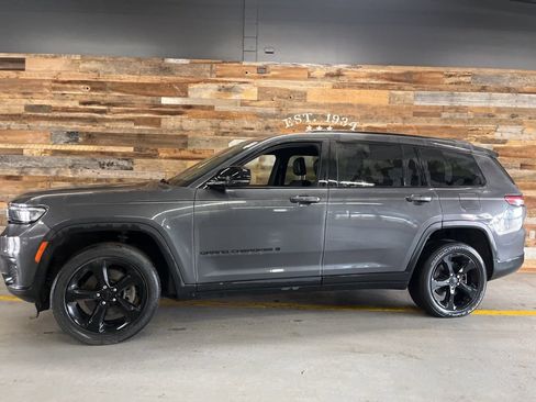 Used 2023 Jeep Grand Cherokee L Laredo image 5