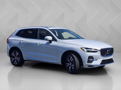Certified 2023 Volvo XC60 T8 Plus AWD/4WD image 12