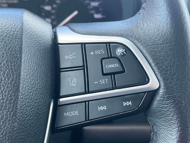 Used 2025 Toyota Sienna XLE FWD image 26