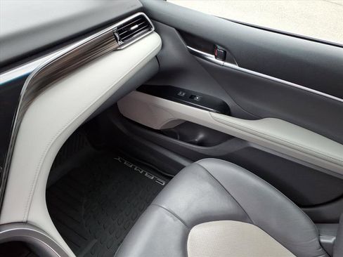 Used 2020 Toyota Camry XLE w/ Navigation Package image 28