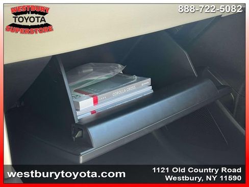 Used 2024 Toyota Corolla Cross LE w/ Moonroof Package image 28