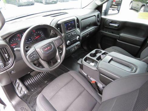 Used 2024 GMC Sierra 3500 Pro w/ Convenience Package image 12