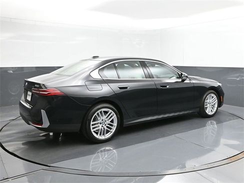 New 2025 BMW 530i w/ Premium Package image 15