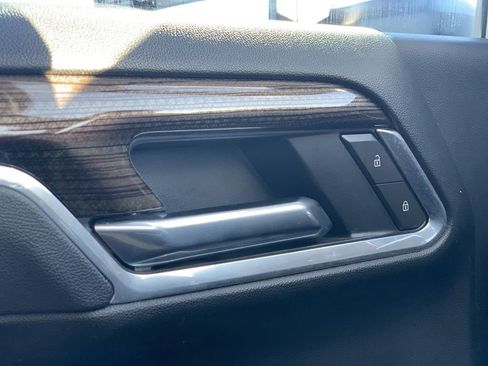 Used 2025 Chevrolet Silverado 2500 LT w/ Convenience Package image 17