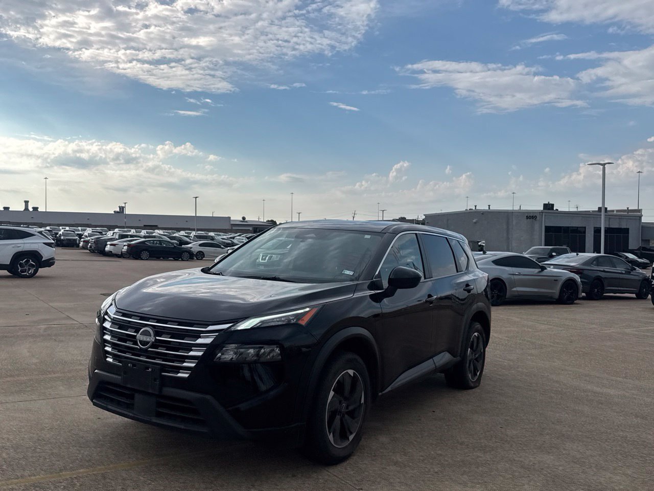 Certified 2025 Nissan Rogue SV FWD image 10