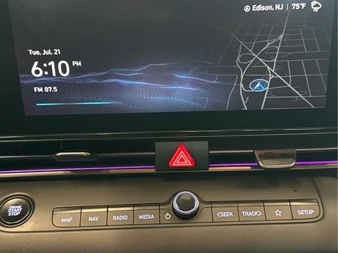 Used 2025 Hyundai Elantra SEL FWD image 11