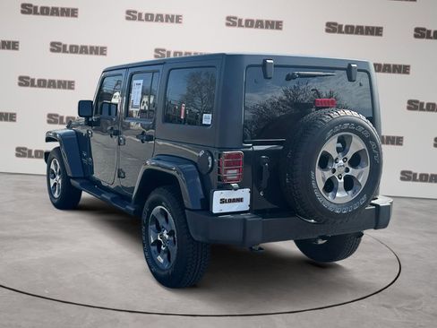 Used 2017 Jeep Wrangler Unlimited Sahara AWD/4WD image 3