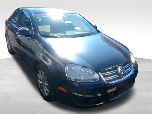 Used 2010 Volkswagen Jetta Sedan image 2