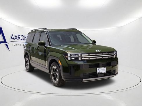 Used 2025 Hyundai Santa Fe SEL FWD image 3