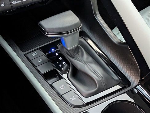 Used 2025 Hyundai Elantra Limited image 25