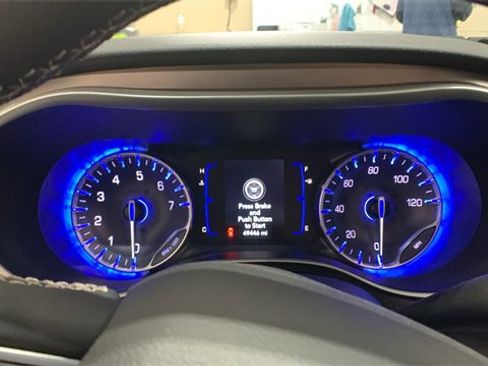 Used 2023 Chrysler Voyager LX image 9