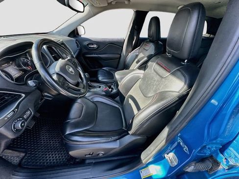 Used 2019 Jeep Cherokee Trailhawk AWD/4WD image 21
