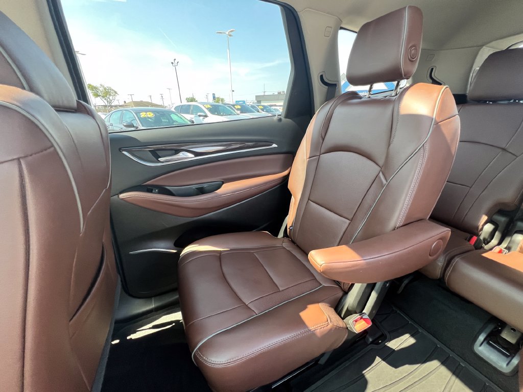 Used 2018 Buick Enclave Avenir w/ Avenir Technology Package AWD/4WD image 33