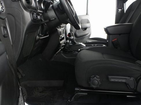 Used 2022 Jeep Gladiator Willys image 15