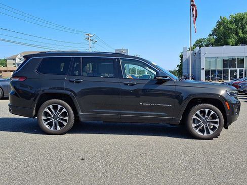 Certified 2022 Jeep Grand Cherokee L Overland w/ Luxury Tech Group IV AWD/4WD image 7