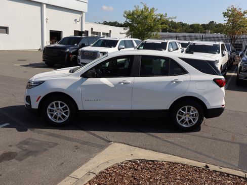 Used 2022 Chevrolet Equinox LS FWD image 7