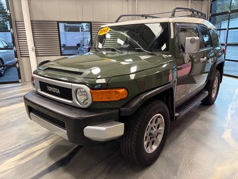 Used 2012 Toyota FJ Cruiser 4WD w/ Upgrade Pkg image 3