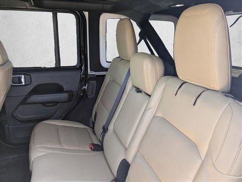 Used 2019 Jeep Wrangler Unlimited Sahara AWD/4WD image 15