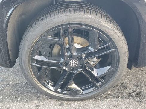 New 2026 Volkswagen Tiguan SE R-Line image 5