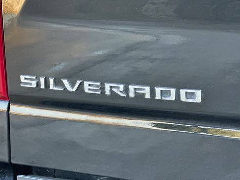 Used 2022 Chevrolet Silverado 1500 LTZ w/ LTZ Premium Package image 17