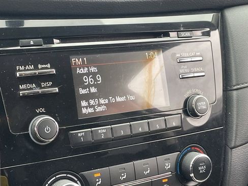 Used 2017 Nissan Rogue S image 7