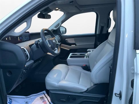 Used 2025 Ford Expedition Max Active image 9