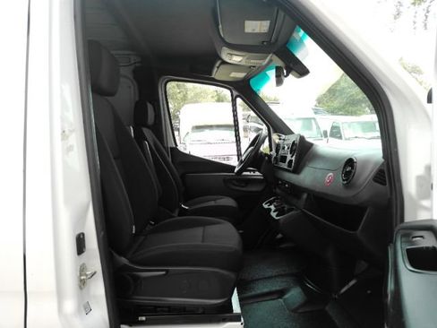 Used 2024 Mercedes-Benz Sprinter 2500 image 20