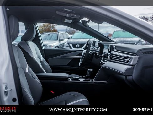 Used 2025 Toyota Camry SE image 38