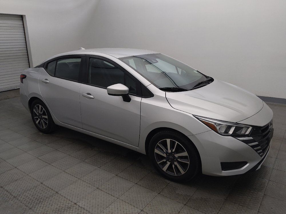 Used 2023 Nissan Versa SV FWD image 11