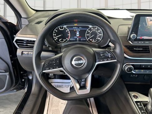Used 2024 Nissan Altima 2.5 SV FWD image 17