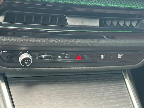 Used 2025 BMW 330i Sedan w/ Premium Package image 26