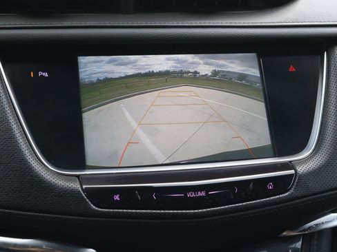 Used 2018 Cadillac XT5 Luxury w/ Driver Awareness Package image 29