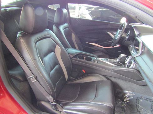 Used 2016 Chevrolet Camaro LT RWD image 12