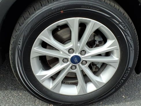 Used 2017 Ford Escape SE w/ Equipment Group 201A image 9