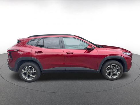 Used 2025 Chevrolet Trax LT FWD image 15