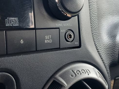 Used 2017 Jeep Wrangler Unlimited Sport AWD/4WD image 15